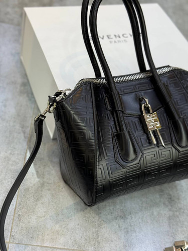کیف زنانه جیوانچی